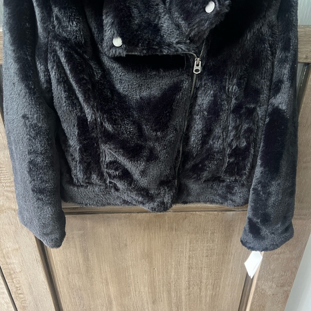 🌟🌟🌟LUCKY BRAND🌟🌟🌟
Black Faux Fur Women’s Jacket - Picture 4 of 9
